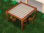 Roleta rzymska pozioma premium Decor 4x4 zamontowana na drewnianej pergoli w ogrodzie z drewnianymi krzesłami.