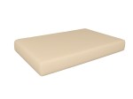Beżowy pokrowiec na prostokątną poduszkę ogrodową na siedzisko lub oparcie mebli technorattanowych.