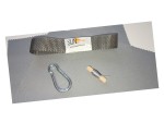 Zestaw naprawczy do żagli ogrodowych z szarą taśmą, karabińczykiem, nicią i próbką materiału SunShade.